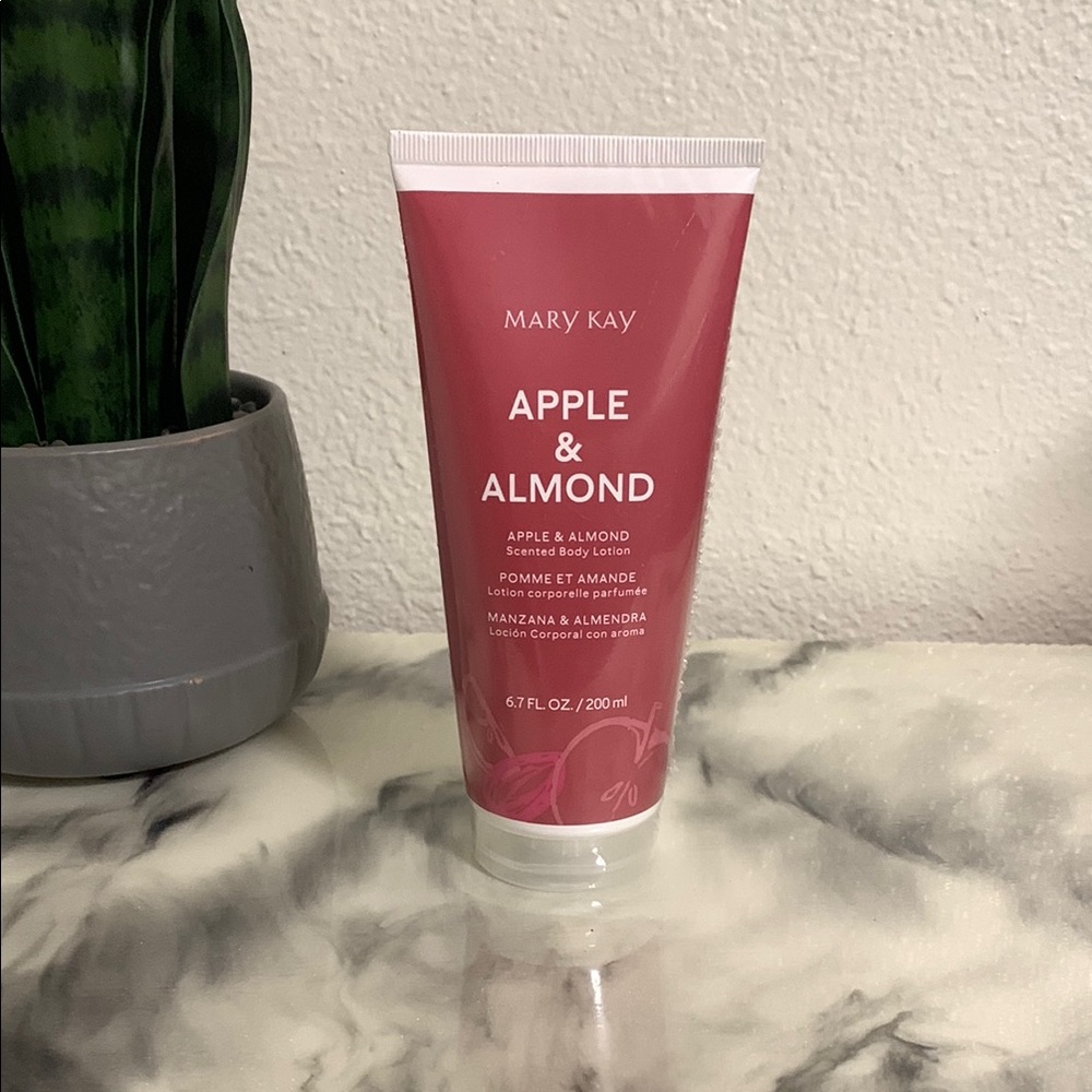 Mary Kay Apple & Almond Body Scrub